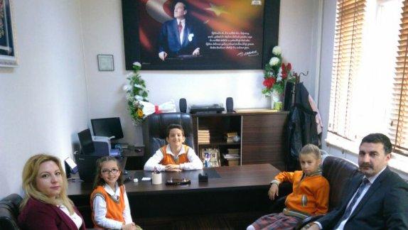 İlçe Milli Eğitim Müdürü İsmail ÇEVİK, koltuğunu çocuklara devretti...