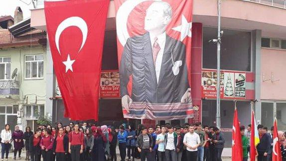 19 Mayıs Atatürkü Anma Gençlik ve Spor Bayramı törenle kutlandı. 