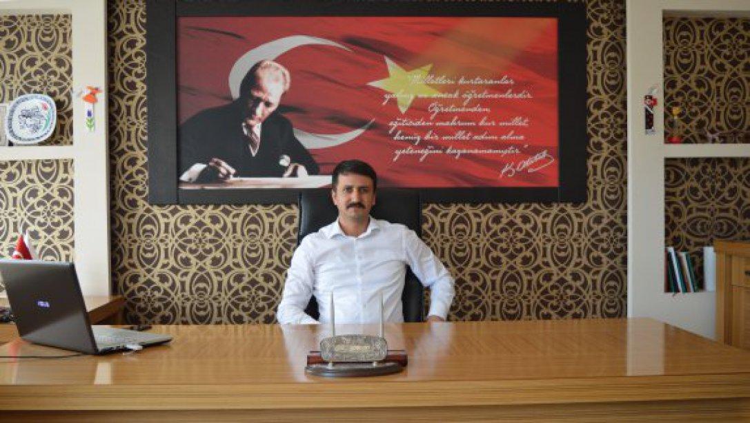 Sivas İli Altınyayla İlçe Milli Eğitim Müdürü  iken ,İlçemize atanan Murat DURGUT 07/01/2019 tarihinden itibaren görevine başlamıştır.